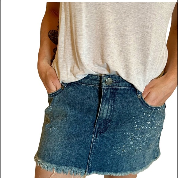 Free People Dresses & Skirts - Free People Jean Mini Skirt with Frayed Hem Size 4